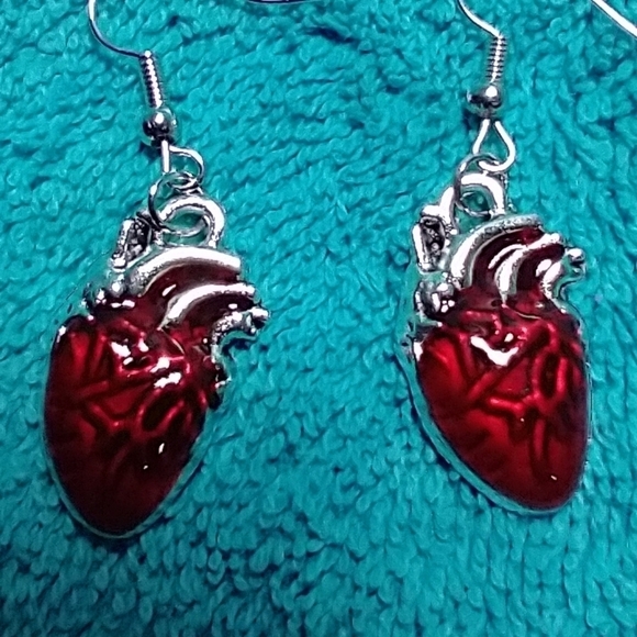 Jewelry - Silvertone intricate red human heart wire earrings love
